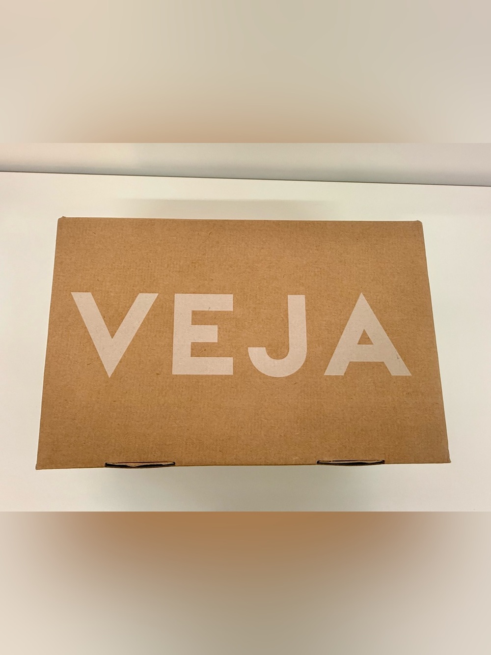 *NEW* VEJA White Leather Sneakers with Black Accent - Size 7 - Picture 8 of 11